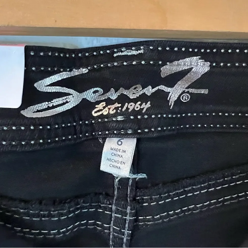 NWT Seven7 Rodeo Short Size 6 Black Denim 5” Inseam Crafted Stitches